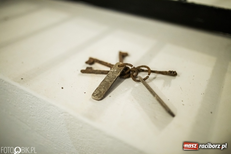 Zdjęcie w galerii na portalu naszraciborz.pl: W lochach raciborskiego więzienia otwarto małe muzeum FOTO i WIDEO wiadomości z regionu