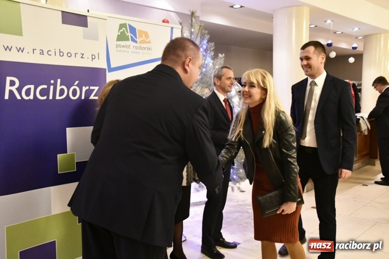 Zdjęcie w galerii na portalu naszraciborz.pl: Najważniejszy jest początek... Starosta i prezydent debiutowali jako gospodarze na spotkaniu noworocznym FOTO i WIDEO wiadomości z regionu