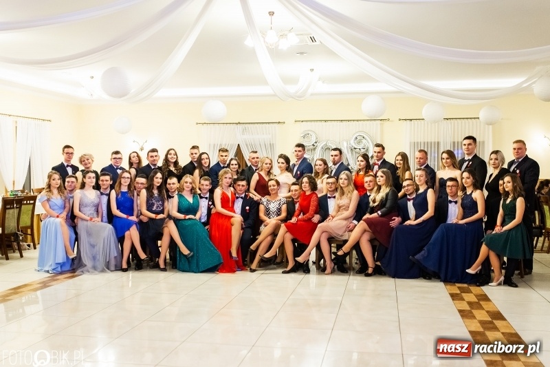 Zdjęcie w galerii na portalu naszraciborz.pl: Studniówka raciborskiego Mechanika w Anielskim Młynie FOTO i WIDEO wiadomości z regionu