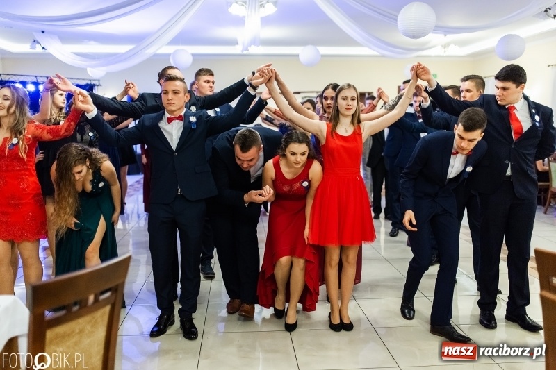 Zdjęcie w galerii na portalu naszraciborz.pl: Studniówka raciborskiego Mechanika w Anielskim Młynie FOTO i WIDEO wiadomości z regionu