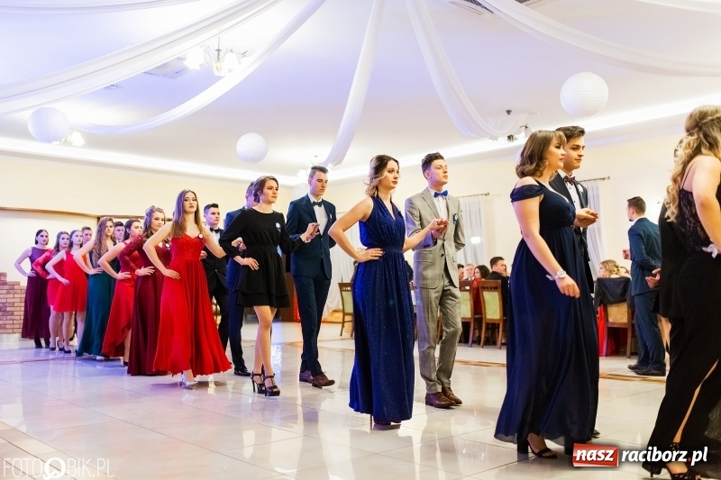 Zdjęcie w galerii na portalu naszraciborz.pl: Studniówka raciborskiego Mechanika w Anielskim Młynie FOTO i WIDEO wiadomości z regionu