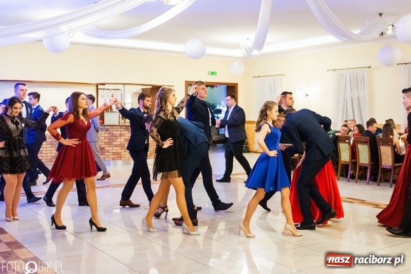 Zdjęcie w galerii na portalu naszraciborz.pl: Studniówka raciborskiego Mechanika w Anielskim Młynie FOTO i WIDEO wiadomości z regionu