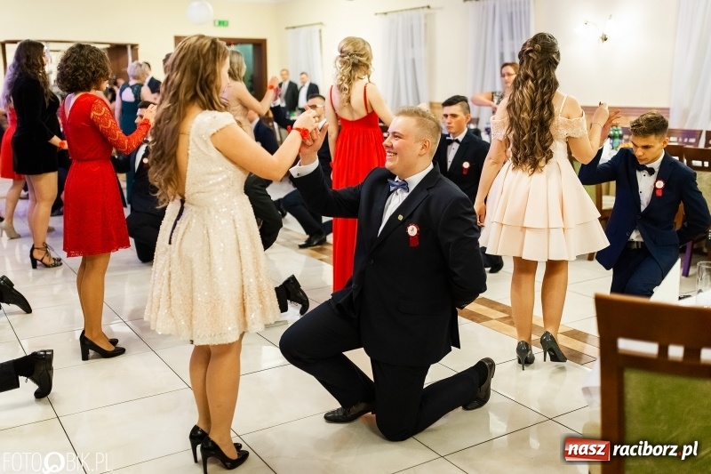 Zdjęcie w galerii na portalu naszraciborz.pl: Studniówka raciborskiego Mechanika w Anielskim Młynie FOTO i WIDEO wiadomości z regionu