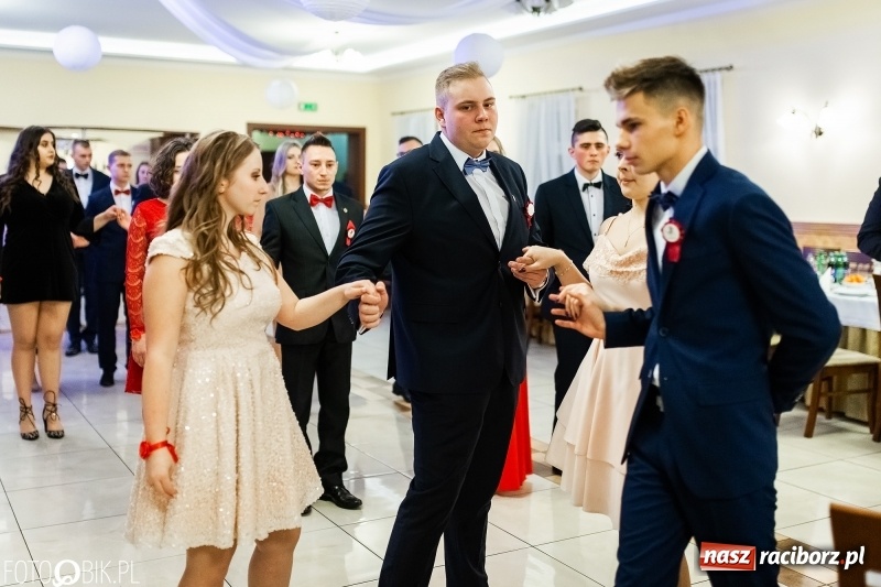 Zdjęcie w galerii na portalu naszraciborz.pl: Studniówka raciborskiego Mechanika w Anielskim Młynie FOTO i WIDEO wiadomości z regionu