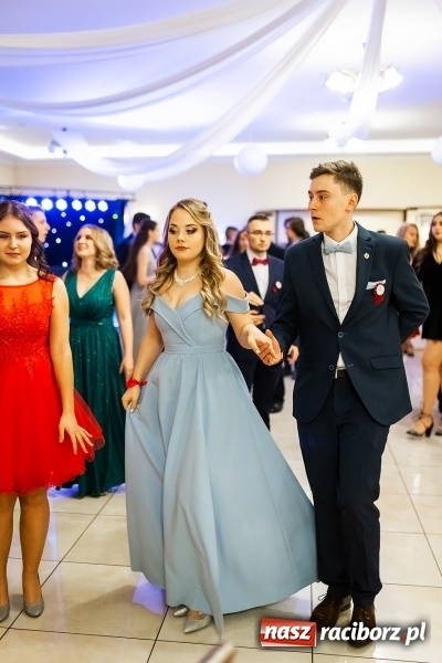 Zdjęcie w galerii na portalu naszraciborz.pl: Studniówka raciborskiego Mechanika w Anielskim Młynie FOTO i WIDEO wiadomości z regionu