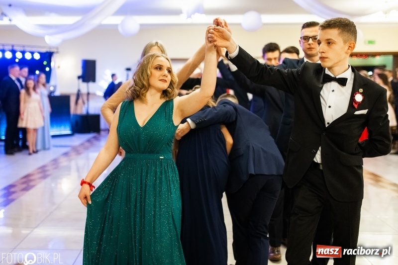 Zdjęcie w galerii na portalu naszraciborz.pl: Studniówka raciborskiego Mechanika w Anielskim Młynie FOTO i WIDEO wiadomości z regionu