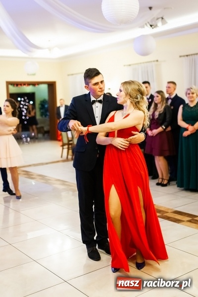 Zdjęcie w galerii na portalu naszraciborz.pl: Studniówka raciborskiego Mechanika w Anielskim Młynie FOTO i WIDEO wiadomości z regionu