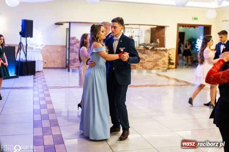 Zdjęcie w galerii na portalu naszraciborz.pl: Studniówka raciborskiego Mechanika w Anielskim Młynie FOTO i WIDEO wiadomości z regionu