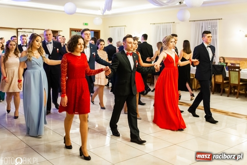 Zdjęcie w galerii na portalu naszraciborz.pl: Studniówka raciborskiego Mechanika w Anielskim Młynie FOTO i WIDEO wiadomości z regionu