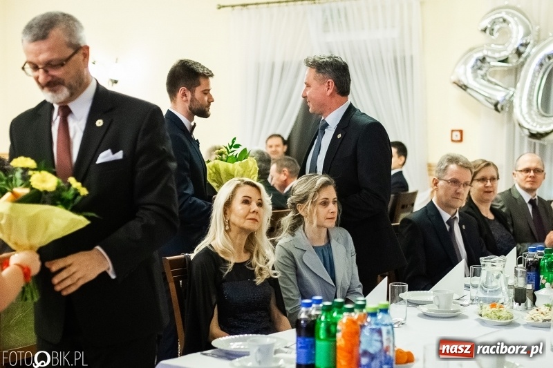 Zdjęcie w galerii na portalu naszraciborz.pl: Studniówka raciborskiego Mechanika w Anielskim Młynie FOTO i WIDEO wiadomości z regionu