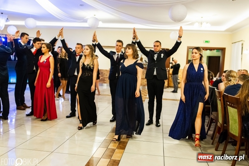 Zdjęcie w galerii na portalu naszraciborz.pl: Studniówka raciborskiego Mechanika w Anielskim Młynie FOTO i WIDEO wiadomości z regionu