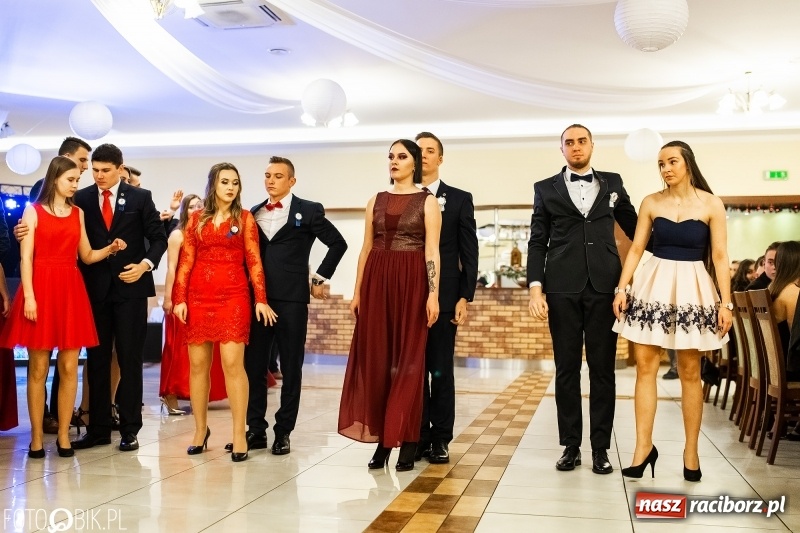 Zdjęcie w galerii na portalu naszraciborz.pl: Studniówka raciborskiego Mechanika w Anielskim Młynie FOTO i WIDEO wiadomości z regionu