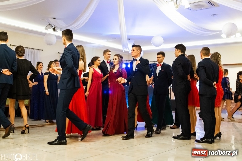 Zdjęcie w galerii na portalu naszraciborz.pl: Studniówka raciborskiego Mechanika w Anielskim Młynie FOTO i WIDEO wiadomości z regionu