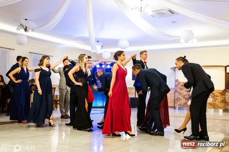 Zdjęcie w galerii na portalu naszraciborz.pl: Studniówka raciborskiego Mechanika w Anielskim Młynie FOTO i WIDEO wiadomości z regionu