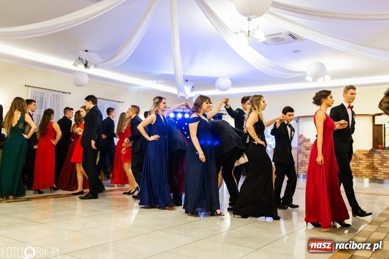 Zdjęcie w galerii na portalu naszraciborz.pl: Studniówka raciborskiego Mechanika w Anielskim Młynie FOTO i WIDEO wiadomości z regionu