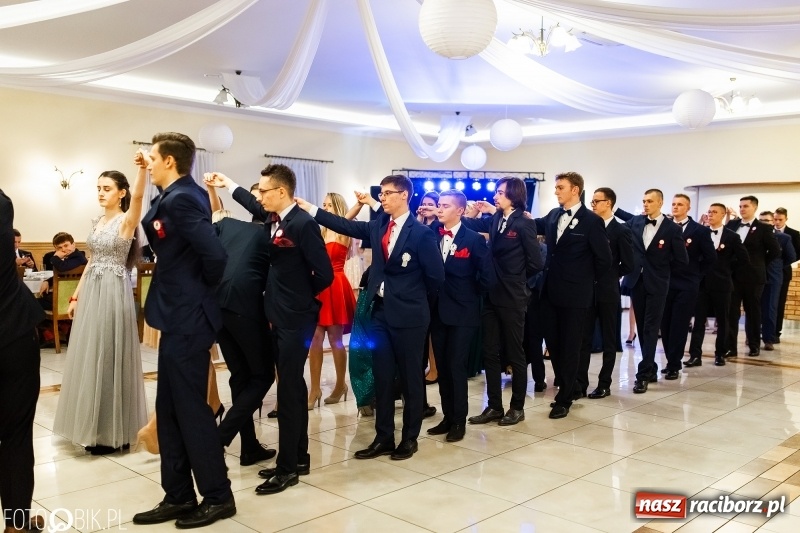 Zdjęcie w galerii na portalu naszraciborz.pl: Studniówka raciborskiego Mechanika w Anielskim Młynie FOTO i WIDEO wiadomości z regionu