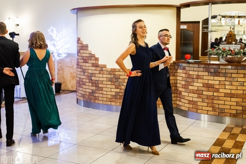 Zdjęcie w galerii na portalu naszraciborz.pl: Studniówka raciborskiego Mechanika w Anielskim Młynie FOTO i WIDEO wiadomości z regionu