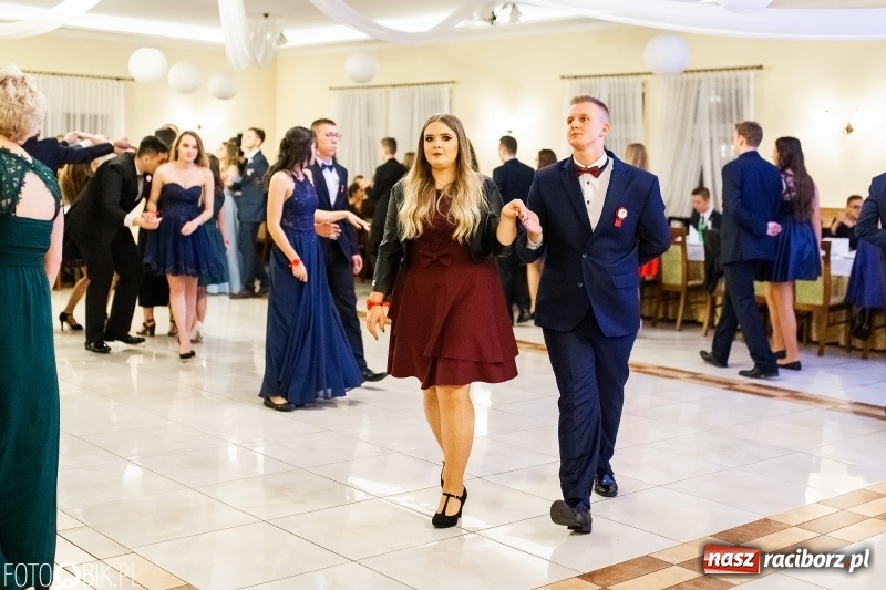 Zdjęcie w galerii na portalu naszraciborz.pl: Studniówka raciborskiego Mechanika w Anielskim Młynie FOTO i WIDEO wiadomości z regionu