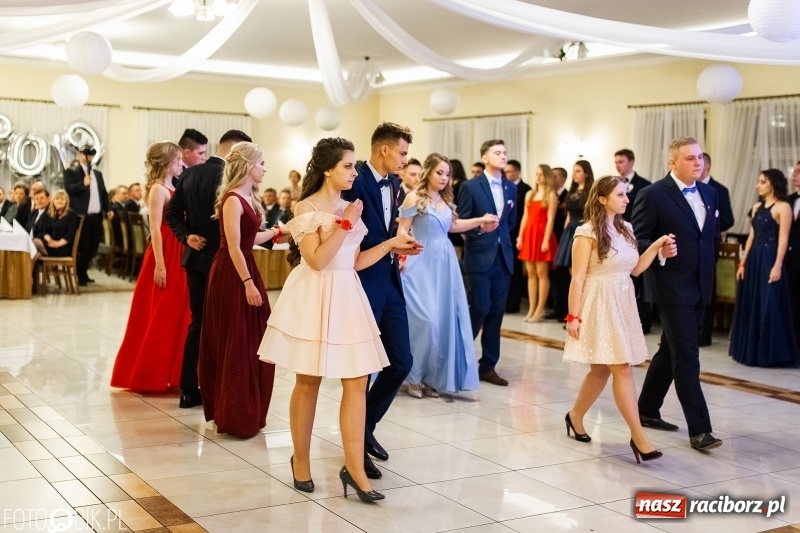 Zdjęcie w galerii na portalu naszraciborz.pl: Studniówka raciborskiego Mechanika w Anielskim Młynie FOTO i WIDEO wiadomości z regionu