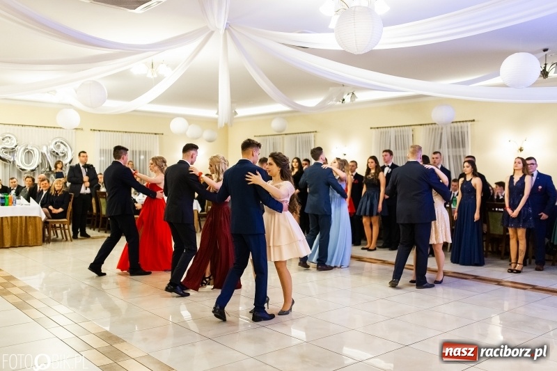 Zdjęcie w galerii na portalu naszraciborz.pl: Studniówka raciborskiego Mechanika w Anielskim Młynie FOTO i WIDEO wiadomości z regionu