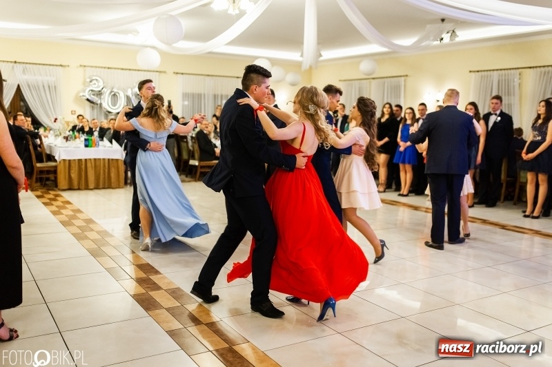 Zdjęcie w galerii na portalu naszraciborz.pl: Studniówka raciborskiego Mechanika w Anielskim Młynie FOTO i WIDEO wiadomości z regionu