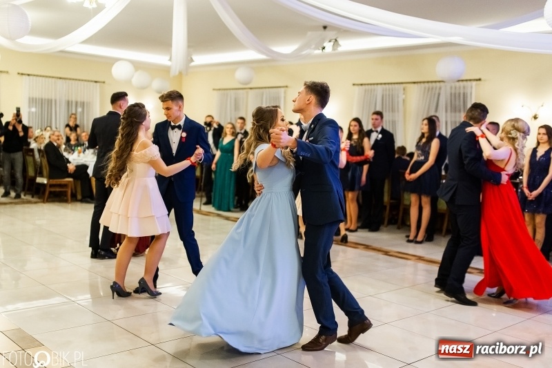 Zdjęcie w galerii na portalu naszraciborz.pl: Studniówka raciborskiego Mechanika w Anielskim Młynie FOTO i WIDEO wiadomości z regionu