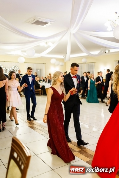 Zdjęcie w galerii na portalu naszraciborz.pl: Studniówka raciborskiego Mechanika w Anielskim Młynie FOTO i WIDEO wiadomości z regionu