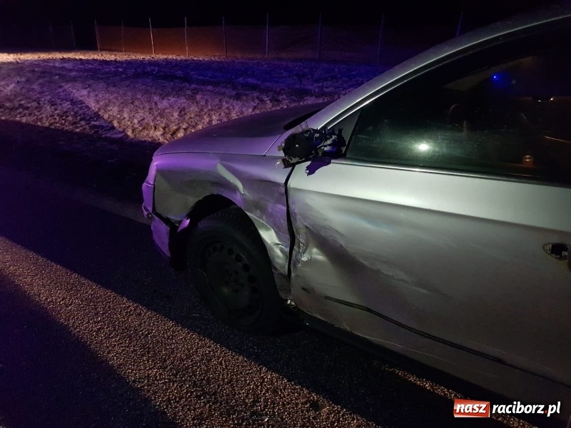 Zdjęcie w galerii na portalu naszraciborz.pl: Zderzenie seata i passata na DK 45  wiadomości z regionu