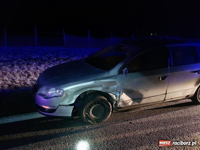 Zdjęcie w galerii na portalu naszraciborz.pl: Zderzenie seata i passata na DK 45  wiadomości z regionu