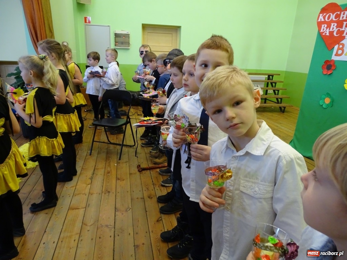 Zdjęcie w galerii na portalu naszraciborz.pl: Światowy pokaz mody w Kobyli wiadomości z regionu