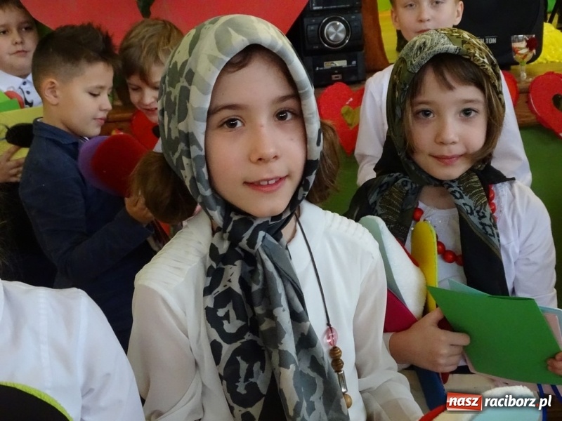 Zdjęcie w galerii na portalu naszraciborz.pl: Światowy pokaz mody w Kobyli wiadomości z regionu