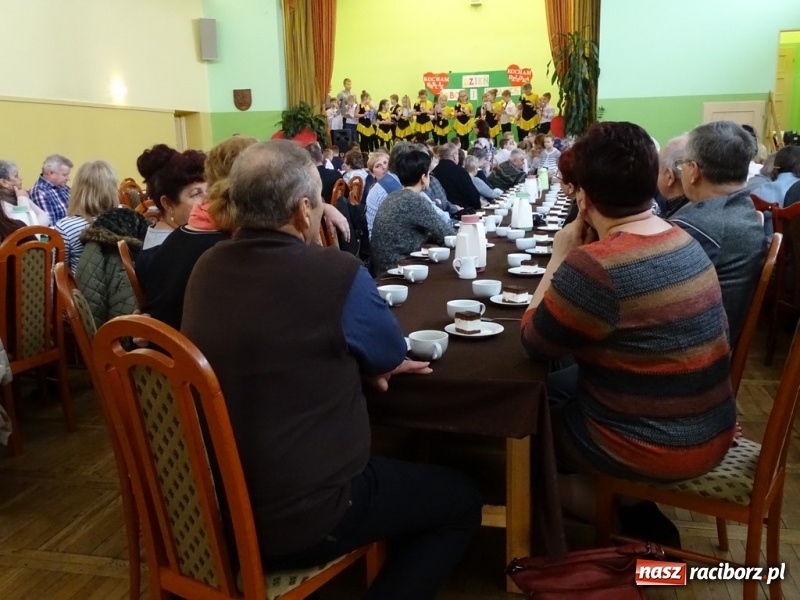 Zdjęcie w galerii na portalu naszraciborz.pl: Światowy pokaz mody w Kobyli wiadomości z regionu