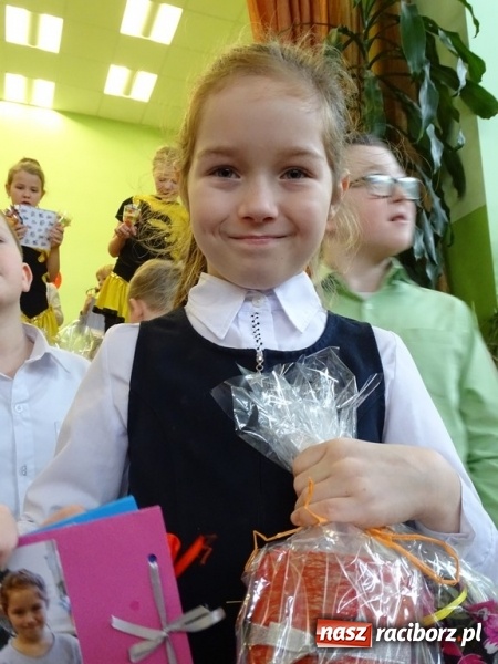 Zdjęcie w galerii na portalu naszraciborz.pl: Światowy pokaz mody w Kobyli wiadomości z regionu