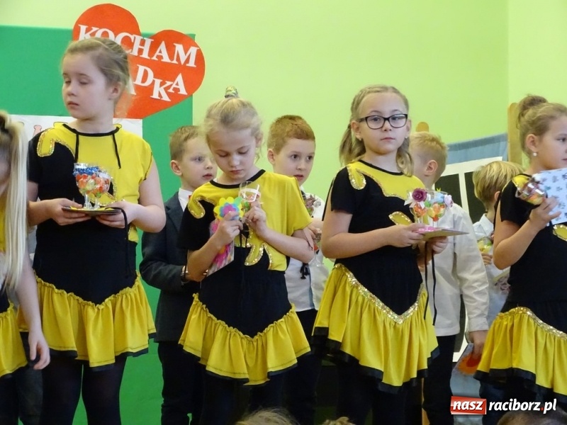 Zdjęcie w galerii na portalu naszraciborz.pl: Światowy pokaz mody w Kobyli wiadomości z regionu