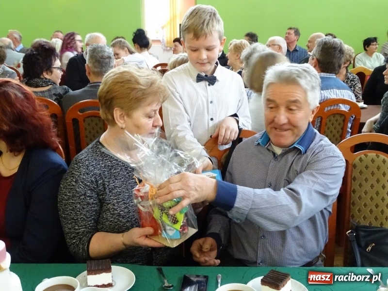 Zdjęcie w galerii na portalu naszraciborz.pl: Światowy pokaz mody w Kobyli wiadomości z regionu