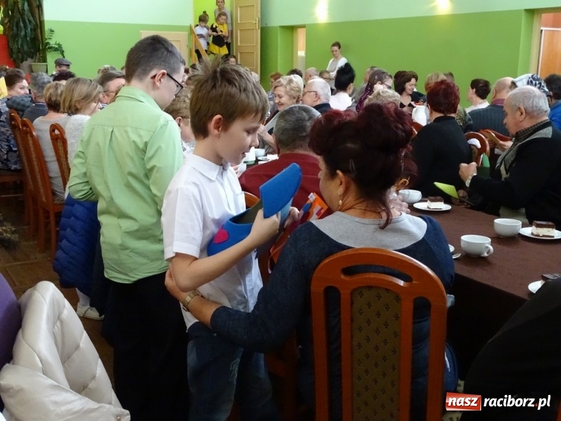 Zdjęcie w galerii na portalu naszraciborz.pl: Światowy pokaz mody w Kobyli wiadomości z regionu