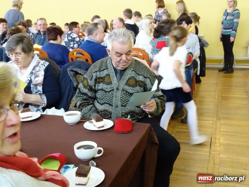 Zdjęcie w galerii na portalu naszraciborz.pl: Światowy pokaz mody w Kobyli wiadomości z regionu