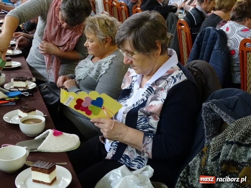 Zdjęcie w galerii na portalu naszraciborz.pl: Światowy pokaz mody w Kobyli wiadomości z regionu