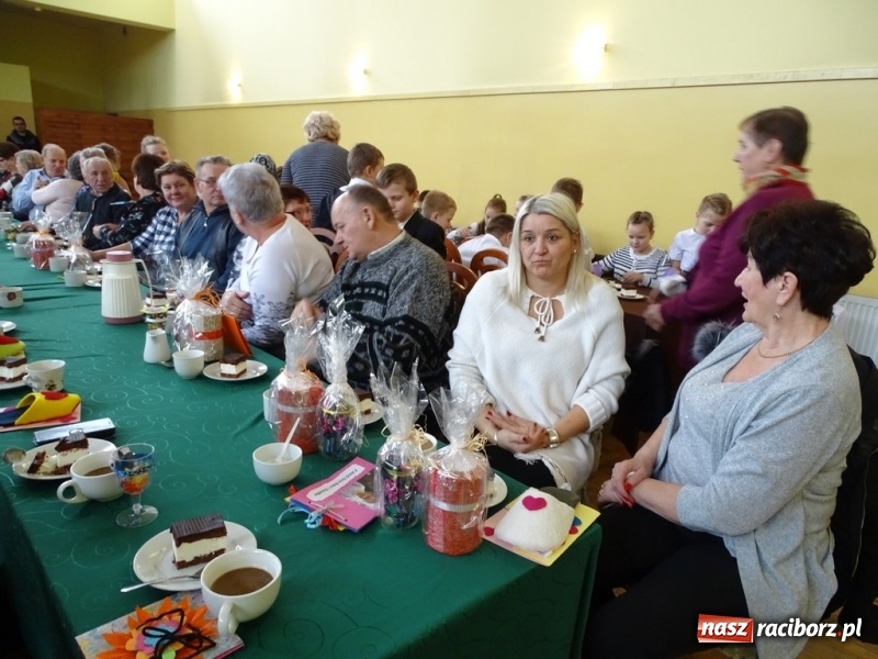 Zdjęcie w galerii na portalu naszraciborz.pl: Światowy pokaz mody w Kobyli wiadomości z regionu