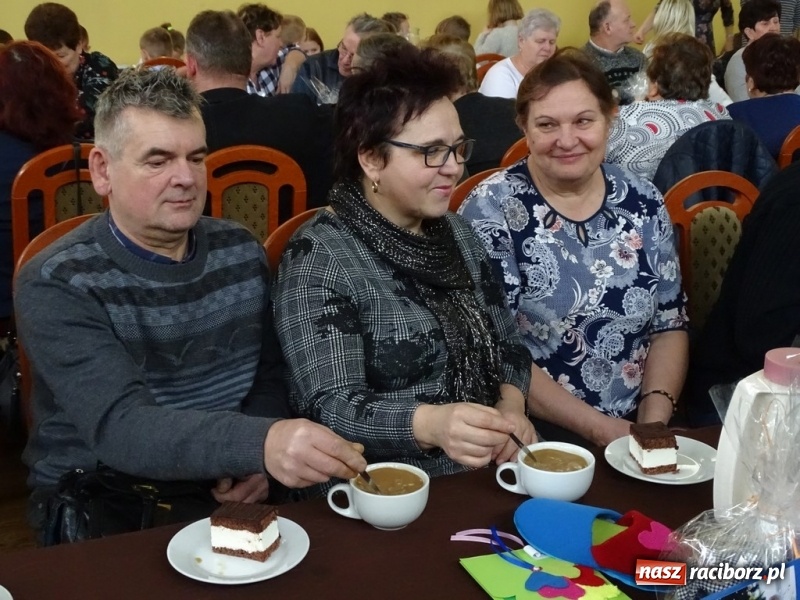 Zdjęcie w galerii na portalu naszraciborz.pl: Światowy pokaz mody w Kobyli wiadomości z regionu