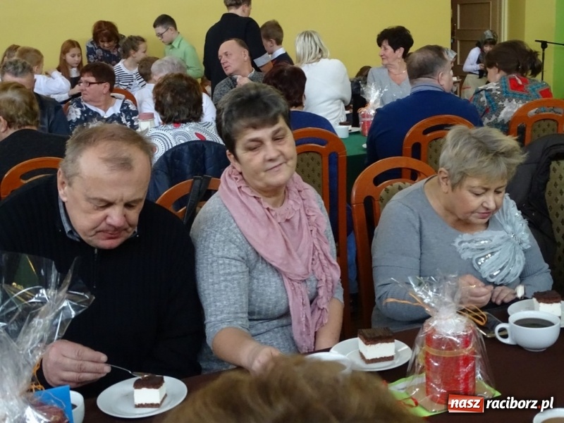 Zdjęcie w galerii na portalu naszraciborz.pl: Światowy pokaz mody w Kobyli wiadomości z regionu
