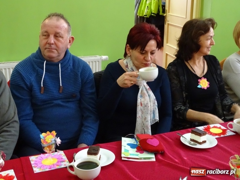 Zdjęcie w galerii na portalu naszraciborz.pl: Światowy pokaz mody w Kobyli wiadomości z regionu