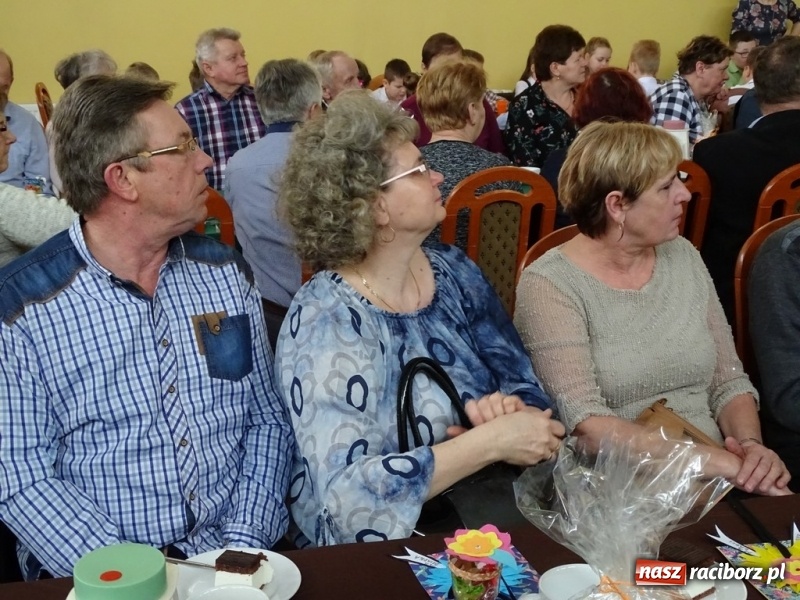 Zdjęcie w galerii na portalu naszraciborz.pl: Światowy pokaz mody w Kobyli wiadomości z regionu