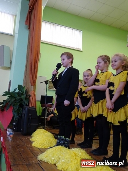 Zdjęcie w galerii na portalu naszraciborz.pl: Światowy pokaz mody w Kobyli wiadomości z regionu