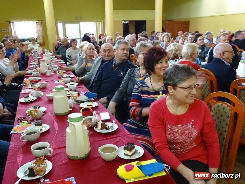 Zdjęcie w galerii na portalu naszraciborz.pl: Światowy pokaz mody w Kobyli wiadomości z regionu