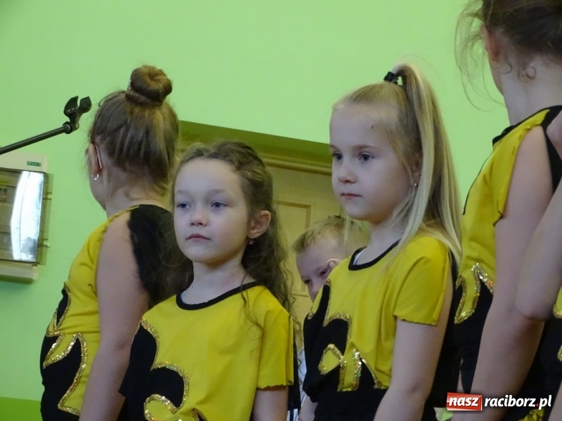 Zdjęcie w galerii na portalu naszraciborz.pl: Światowy pokaz mody w Kobyli wiadomości z regionu