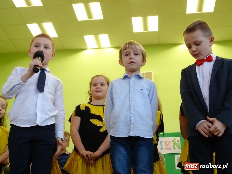 Zdjęcie w galerii na portalu naszraciborz.pl: Światowy pokaz mody w Kobyli wiadomości z regionu