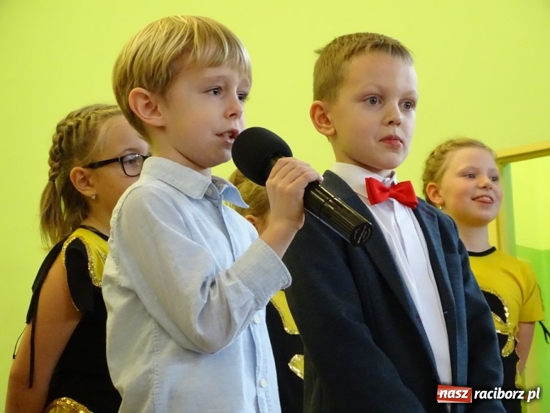 Zdjęcie w galerii na portalu naszraciborz.pl: Światowy pokaz mody w Kobyli wiadomości z regionu