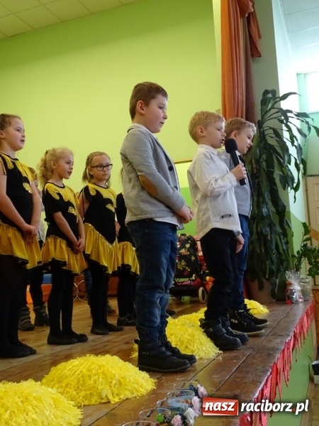 Zdjęcie w galerii na portalu naszraciborz.pl: Światowy pokaz mody w Kobyli wiadomości z regionu