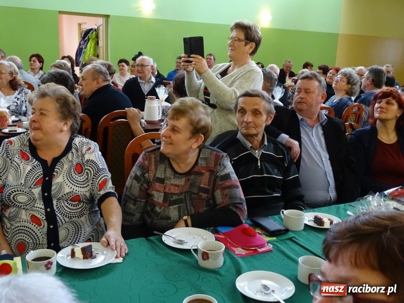 Zdjęcie w galerii na portalu naszraciborz.pl: Światowy pokaz mody w Kobyli wiadomości z regionu